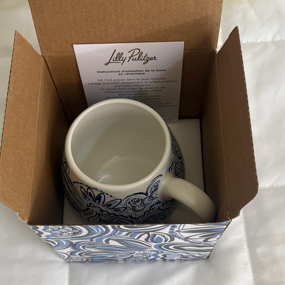 Lilly Pulitzer Floral Blue and White Mug new inbox 4” - Picture 5 of 7